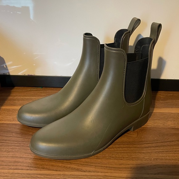 Shoes - Lug sole boots